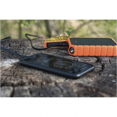 Logotrade Geschäftsgeschenke das Foto: Xtorm XR201 Xtreme 20 W 10.000 mAh QC3.0 wasserdichte, robuste Powerbank mit Taschenlampe