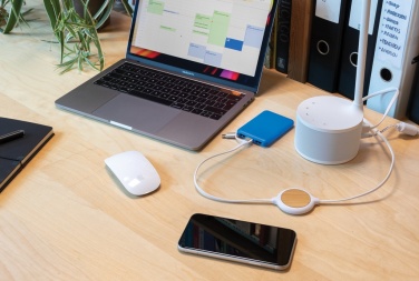 Logotrade Logogeschenke das Foto: 3-in-1 Kabel mit 5W Bambus Wireless Charger