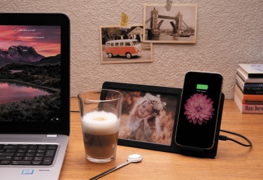 Logotrade Geschäftsgeschenke das Foto: 5W Wireless Charger mit Fotorahmen