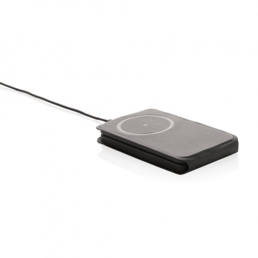 Logotrade Werbeartikel das Foto: Swiss Peak 15W 3-in-1 magnetischer Wireles Charger aus rPU