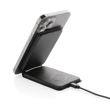 Logotrade Firmengeschenke das Foto: Swiss Peak 15W 3-in-1 magnetischer Wireles Charger aus rPU