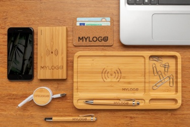 Logotrade Werbegeschenke das Foto: Bambus Schreibtisch-Organizer mit 5W Wireless Charger