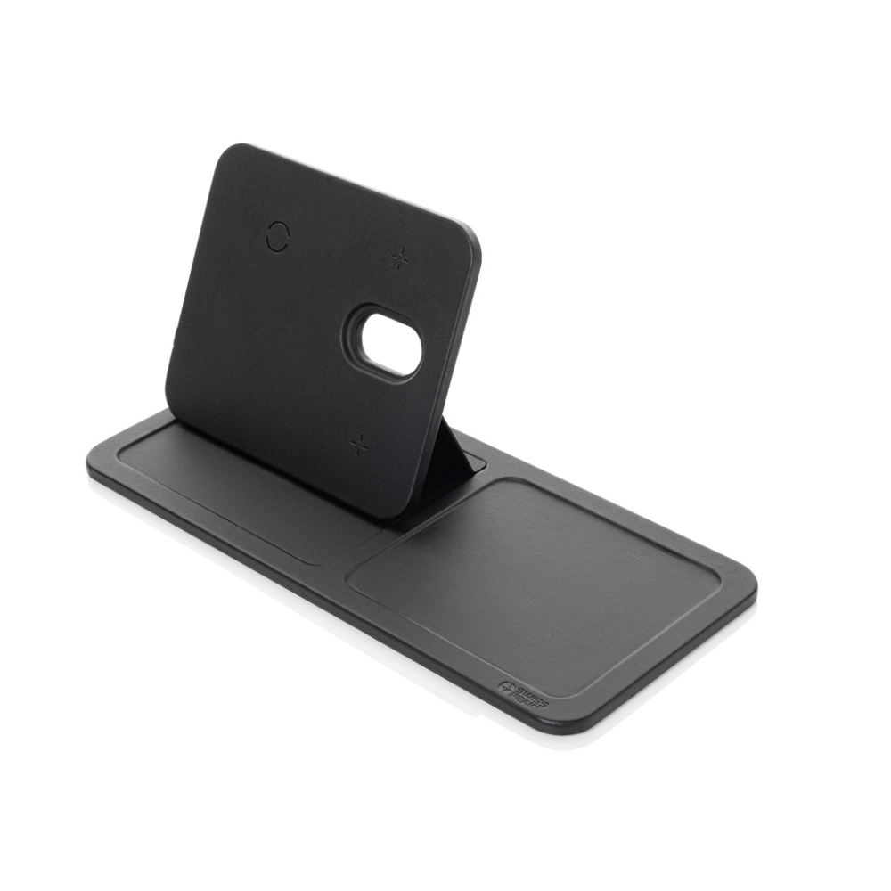 Logotrade Werbegeschenke das Foto: Swiss Peak 3-in-1- Wireless-Charging Desk-Tray aus RCS rPU