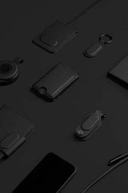 Logotrade Firmengeschenke das Foto: VINGA Baltimore RCS Passport Cover mit Dual-Finder