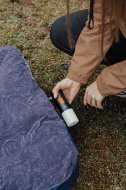 Logotrade Geschäftsgeschenke das Foto: Nordic Drift Titan 2-in-1-Luftpumpe und Campinglampe