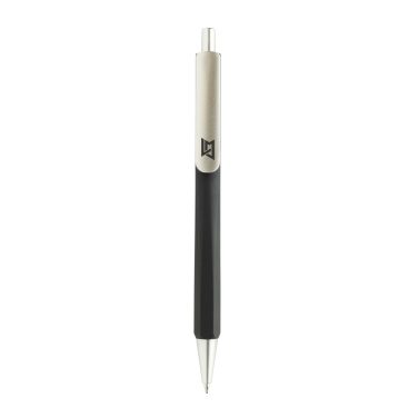 Logotrade Geschäftsgeschenke das Foto: EDGE RCS – exklusiver dreiseitiger Stift