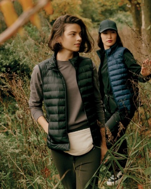 Logo trade reklaamkingituse pilt: Iqoniq Meru naiste taaskasutatud polüestrist vest