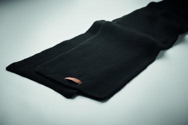 Logotrade reklaamkingituse foto: Talvekomplekt taaskasutatud materjalist, kindad, müts ja sall