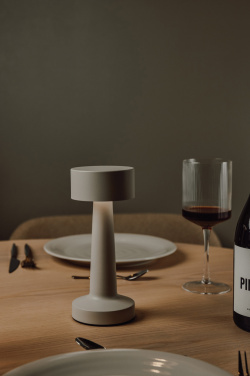 Logo trade firmakingituse pilt: VINGA Maris RCS metallist ja taaskasutatud ABS-ist laualamp