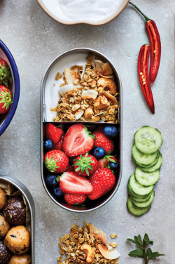 Logo trade firmakingid foto: Black+Blum roostevabast terasest toidukarp