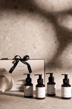 Logo trade liikelahja mainoslahja tuotekuva: VINGA x TGL -vartalo- ja käsienhoitosetti