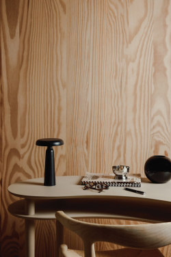 Logotrade logo dāvanas foto: VINGA Avery RCS galda lampa