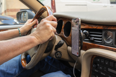 Логотрейд бизнес-подарки картинка: Автомобильный держатель PowerCruze RCS rplastic 15W с магнитной зарядкой