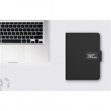 Logotrade kampanjprodukter bild: SCX.design O16 light-up A5-anteckningsbok med powerbank