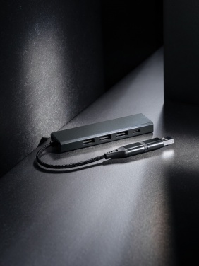 Logotrade presentreklam bild: Terra hub med 3 USB portar i RCS återvunnen aluminium