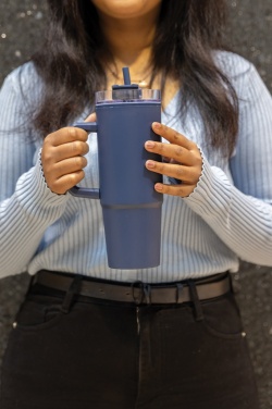 Logotrade kampanjprodukter bild: Tana mugg med handtag 900ml RCS återvunnen plast