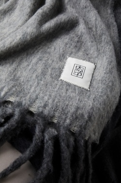 Logotrade kampanjprodukter bild: Vinga Saletto wool blend pläd