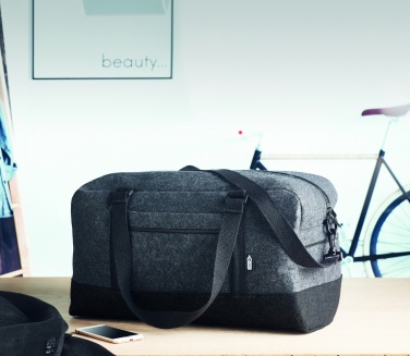 Logotrade profilprodukter bild: Weekend bag i RPET-filt