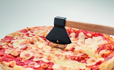 Logotrade profilprodukter bild: Pizzaskärare med bambuhandtag