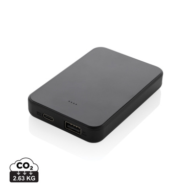 Logotrade kampanjprodukter bild: Boostcore RCS powerbank i återvunnen plast 5.000mAh med USB