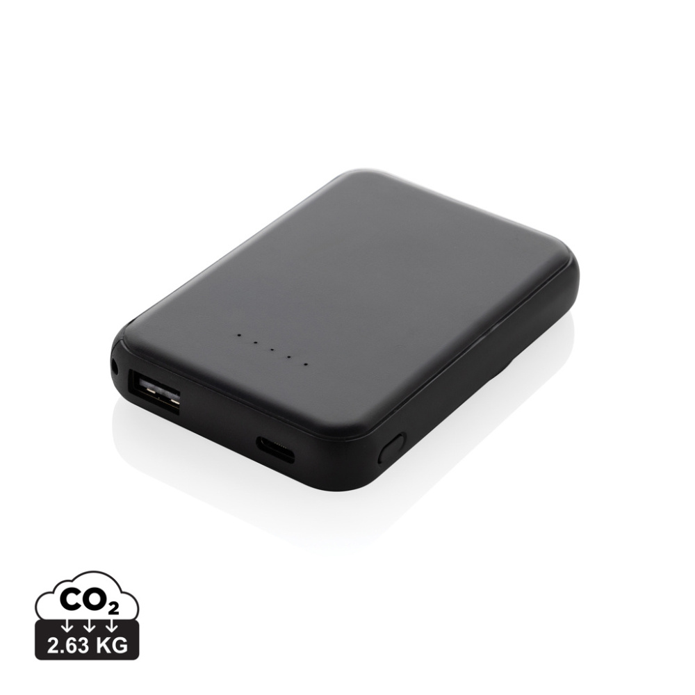 Logotrade reklamprodukter bild: Stellar RCS återvunnen plast 5000 mah 5W magnetisk powerbank