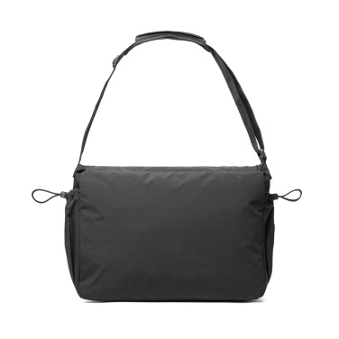 Logotrade presentreklam bild: KENTO URBAN RCS återvunnen nylon 15.6" Axelväska