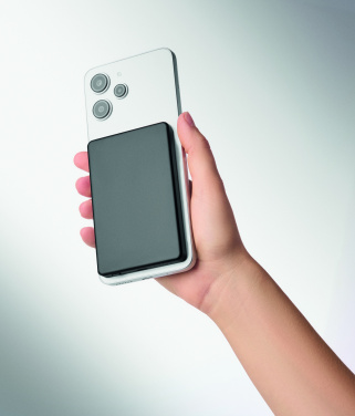 Logotrade reklamprodukter bild: Magnetisk powerbank 5000mAh 15W